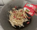 Foto langkah ke 6 dari resep Tumis Jamur Sosis Saus Tiram Masakan Ala Anak Kos.