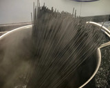 Foto del paso 2 de la receta: Spaghetti negros con falsa boloñesa (de soja texturizada)