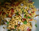 A picture of step 1 of Onion,tomato chana dal bhujia salad.