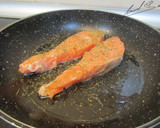 Foto del paso 1 de la receta: Pimientos del piquillo rellenos de salmón a la naranja