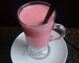 A picture of step 1 of Strawberry Banana Smoothie.