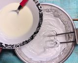 Foto del paso 3 de la receta: Queque de yogur con manzana