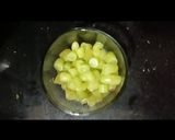 A picture of step 2 of Green Grapes Pickle.