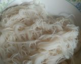 รูปขั้นตอนการทำที่ 3 ของ ก๋วยเตี๋ยวไก่มะระ