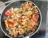 Foto del paso 4 de la receta: Kebab con berenjena cebolla tomate y aguacate