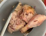 Foto del paso 1 de la receta: Pollito con repollo y champiñones versión “arvejado”