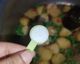 A picture of step 4 of Aloo and Matar pulao.