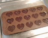 Foto del passaggio 4 della ricetta Cioccolatini ripieni per San Valentino