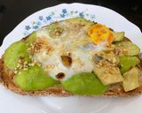 Foto del paso 6 de la receta: Tostada de huevo y aguacate