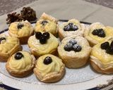 Foto del passaggio 5 della ricetta Cestini di pasta sfoglia, crema pasticciera e amarene