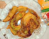A picture of step 4 of Hari mirch k pakoray.