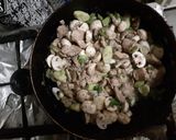 Foto del paso 5 de la receta: Pollo al champiñón con papas doradas