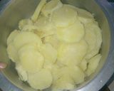 A picture of step 1 of Viazi karai.