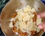 A picture of step 1 of Chowmein tikkis.