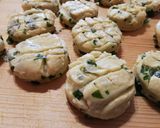 Medvehagymás pogácsa recept fázis 7 fotója
