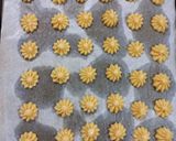 Foto langkah ke 3 dari resep Soes kering isi coklat.
