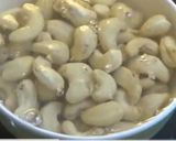 A picture of step 2 of Kaju ka halwa.
