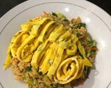 Foto langkah ke 5 dari resep Nasi Goreng Salmon.