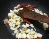 A picture of step 3 of Spicy Lahsun Chutney.