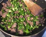 Une image de l'étape 6 de Bœuf épicé aux poivrons verts et tomates.