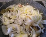 Foto del paso 2 de la receta: Atún rojo encebollado