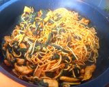 Foto del paso 6 de la receta: Noodles con pollo y espinacas