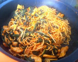Foto del paso 6 de la receta: Noodles con pollo y espinacas
