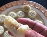 A picture of step 3 of Powder milk cookies.