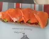 Une image de l'étape 2 de Toast avocat groseille et saumon.