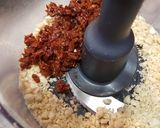 Foto del passaggio 1 della ricetta Pesto mediterraneo saporito