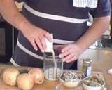A picture of step 1 of Pissaladier.
