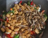 Foto langkah ke 4 dari resep Tumis Tempe Teri Pedas Manis.