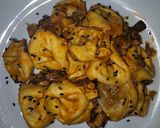 Foto del paso 6 de la receta Raviolis fresco de carne en salsa de puerro, champiñones y huevo de codorniz