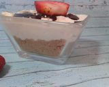 A picture of step 5 of Cheese cake on cups.