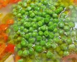 Újburgonyás, zöldborsós,kapros vegán leves recept fázis 3 fotója