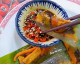 A picture of step 9 of Vegetarian Bánh Bột Lọc with Fried Tofu Skin, Wood Ear Mushrooms, and Carrots.