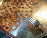 A picture of step 3 of Rose cookies.