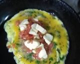 Foto del paso 3 de la receta: Omelette de queso y tomate