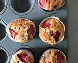 Foto langkah ke 4 dari resep Strawberry Muffin.