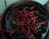 Foto del paso 1 de la receta: Pasta de chiles secos fritos con tequila, para los guisos