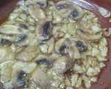 Foto del paso 1 de la receta Cazuela de pollo con champiñones al Cava