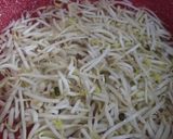 Gambar langkah 3 resipi Taugeh Goreng Dengan Kucai.