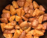 Foto del paso 2 de la receta: Papas rústicas con cheddar y verdeo #airfryer