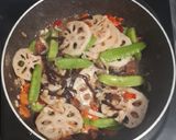 Foto langkah ke 5 dari resep Tumis Akar Lotus.