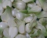 Hình bước làm 1 của món Hành ngâm mắm