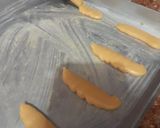 Foto langkah ke 3 dari resep Kue kering : Lidah kucing (takaran sendok, no mixer, no cetakan).