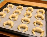Füstölt sajtos, magvas mini kiflik recept fázis 8 fotója