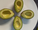 Foto del paso 2 de la receta: Aguacates rellenos de atún