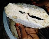 A picture of step 1 of Gurasa da kwai.