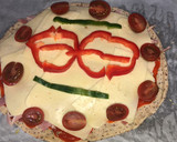 Foto del paso 3 de la receta: Pizza de jamón, lacón y queso havarti con pimientos y tomate cherry